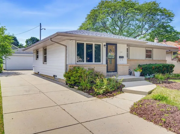 7827 W Eden PLACE, Milwaukee, WI 53220