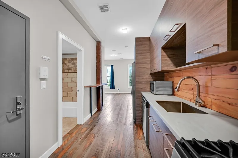 1 bed, 1.0 bath, $1,595 — Photo 1