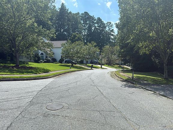 5th image of 359 Howell Dr SW