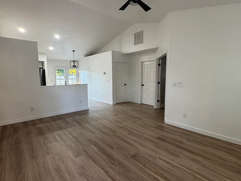 13332 W Broadleaf Ct — Photo 4
