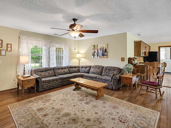 17th image of 115 Edenberg Dr