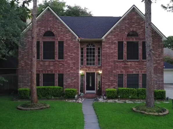 9726 New Kent Dr, Sugar Land, TX 77498