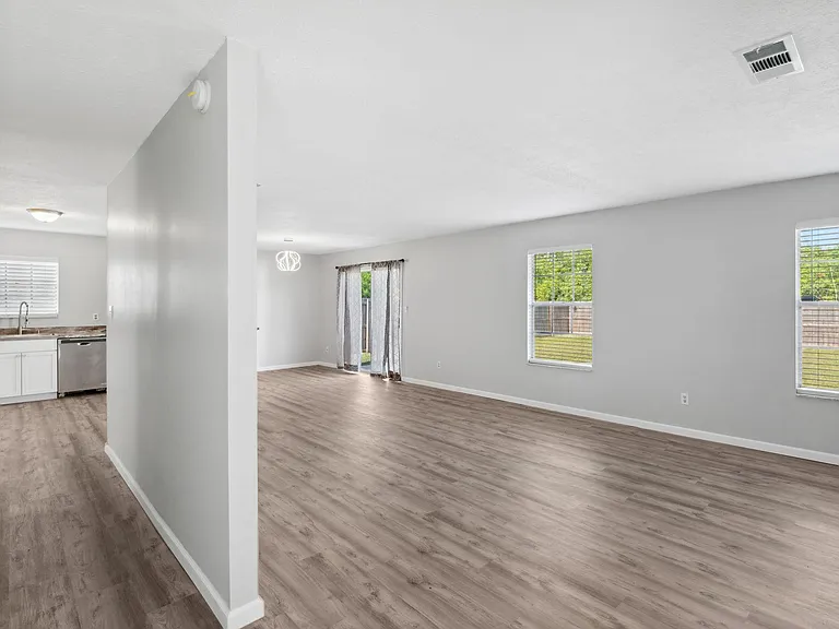 3111 Lanny Ln — Photo 3