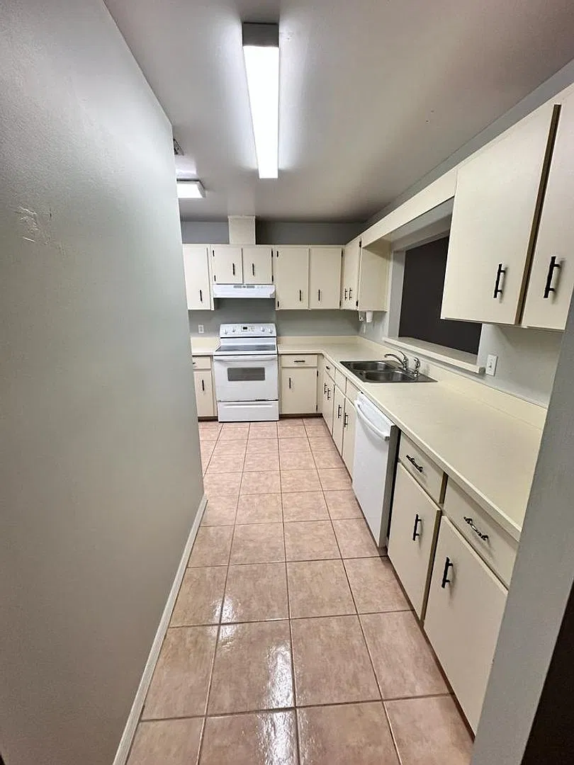 505 Bristol Drive — Photo 4