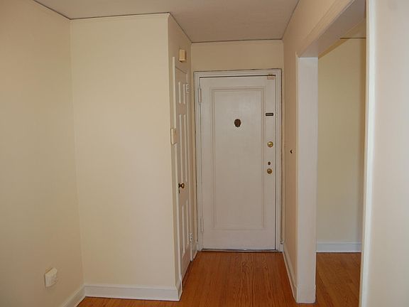 2nd image of 4923 Hanford St APT 1L