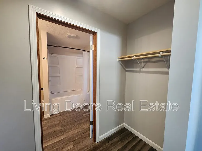 914 N 6th St — Photo 17