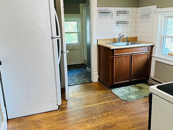 3rd image of 9 Charles St APT C