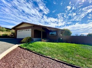 1290 Cypress Dr, Vista, CA 92084