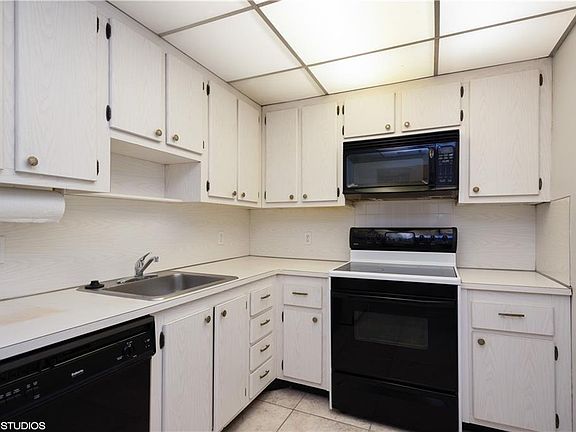 4th image of 4610 W Gray St Unit 303