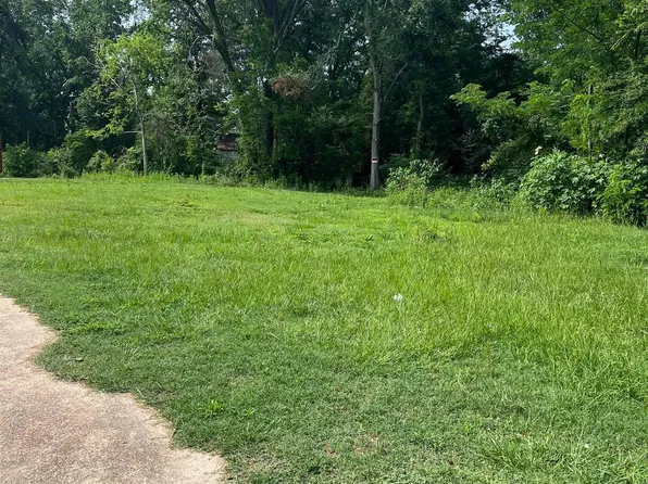 1201 E 8th St, Mount Pleasant, TX 75455