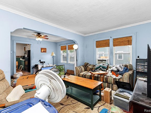 5th image of 328 Romeo Rd