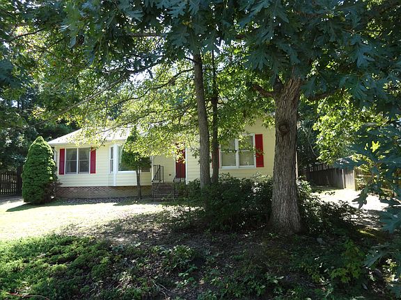 3rd image of 204 Wyatt Dr