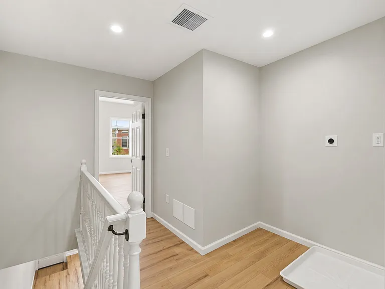 2427 Ashland Ave — Photo 5