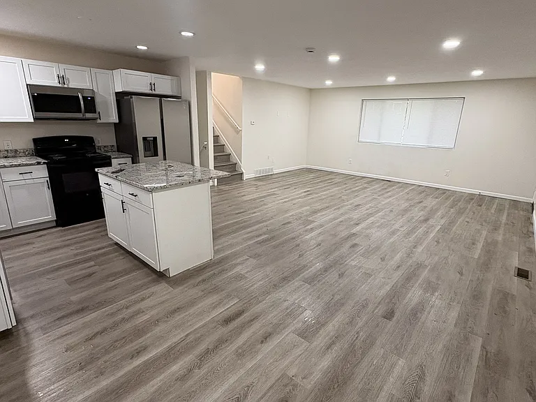 1694 Newbrook Dr — Photo 2