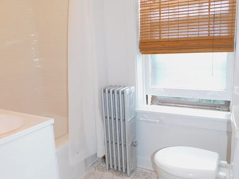 915 Greenleaf St #2E — Photo 7