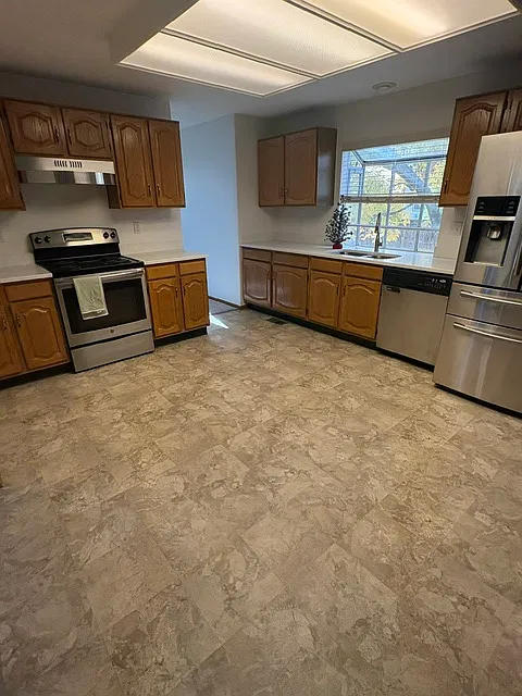 3 bed, 2296 sqft, $2,900 — Photo 4