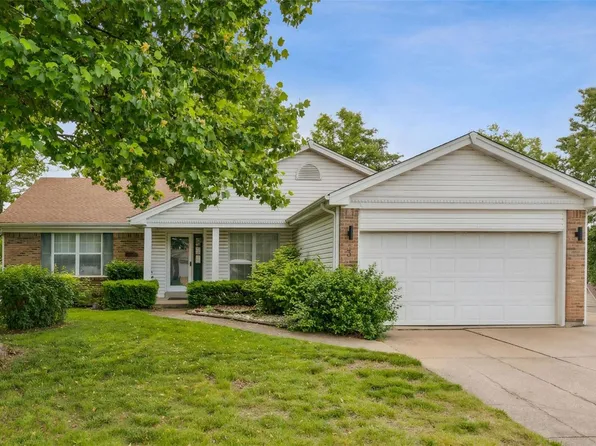 3 Golden Wheat Court St, Charles, MO 63304