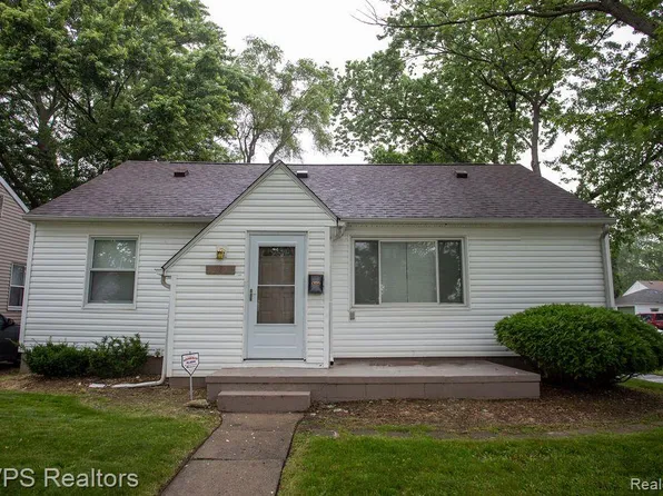 18811 Washtenaw St, Harper Woods, MI 48225
