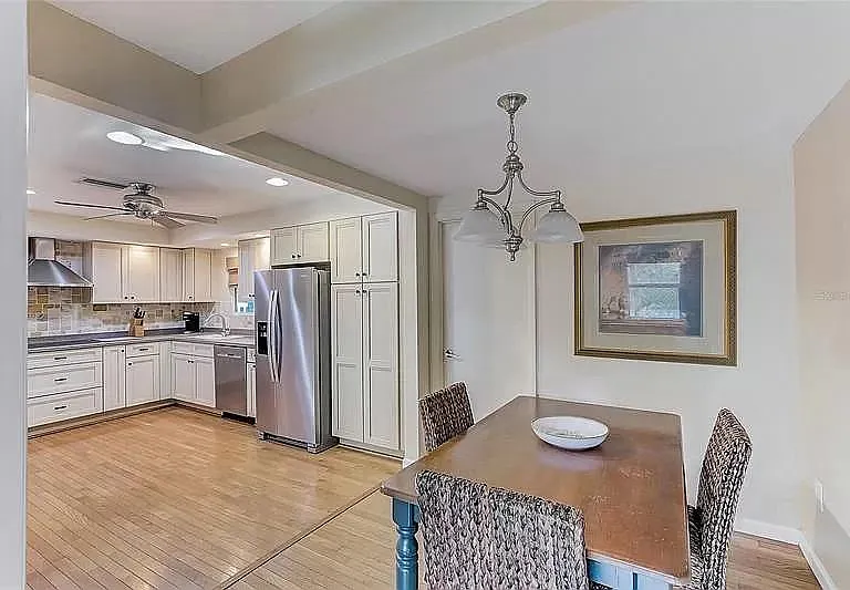 410 S Lime Ave — Photo 5