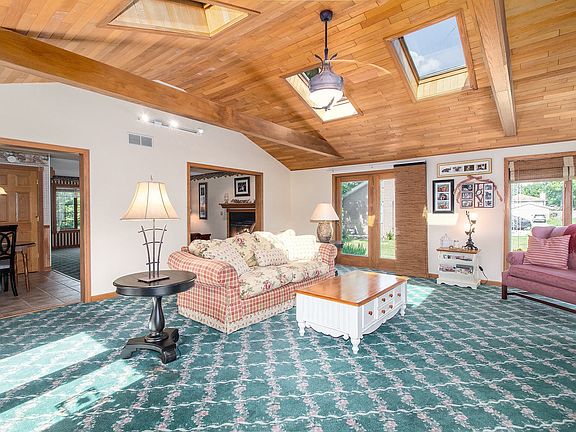 3rd image of 303 Meadow Dr