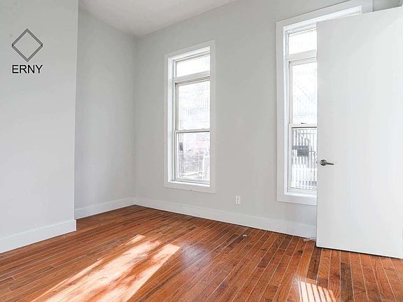 5th image of 542 Willoughby Ave #3L