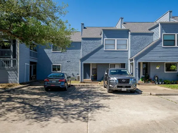 209 Forest Hls APT 135, Rockport, TX 78382