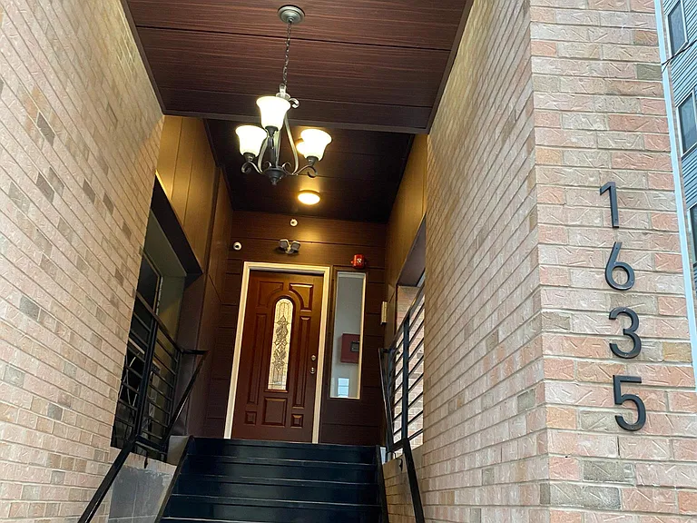 1635 Poplar St #3B — Photo 1