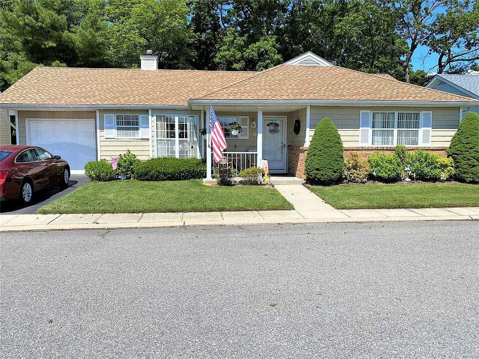 1st image of 6 Teresa Ln