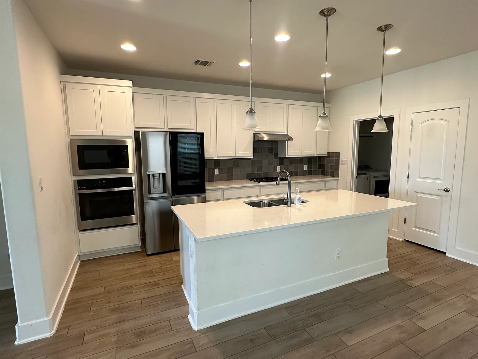 1360 Salt Lick Dr — Photo 3