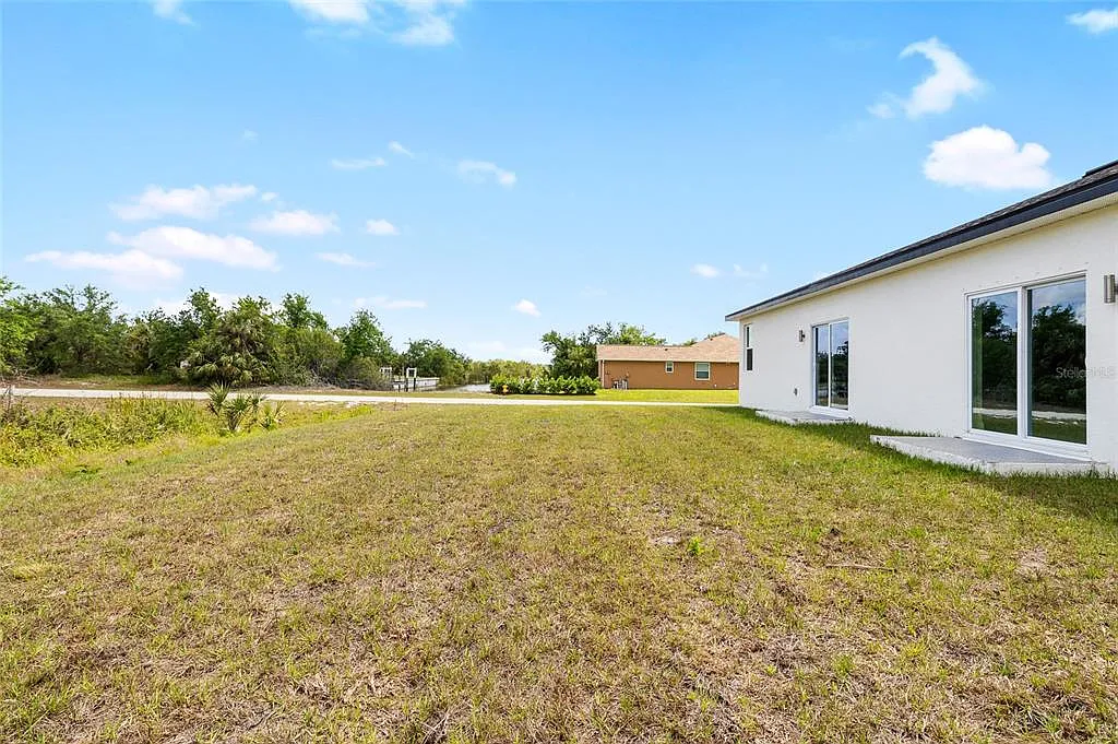 3 bed, 2.0 bath, 1379 sqft, $1,540 — Photo 4