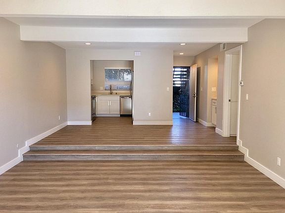 3rd image of 942 Knoll Vista Dr