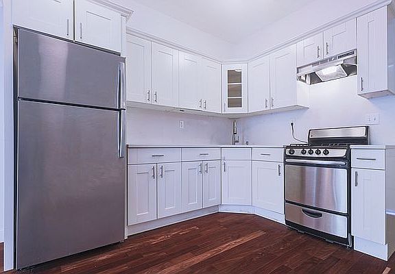 4th image of 359 Jefferson Ave #2