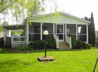 436 Story Lake Dr, Hudson, IN 46747