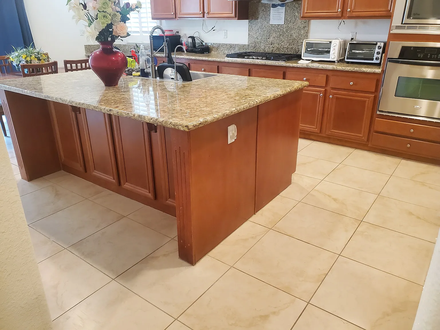 8 bed, 4088 sqft, $1,299 — Photo 3