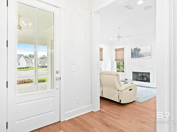 5th image of 610 Lupine Dr