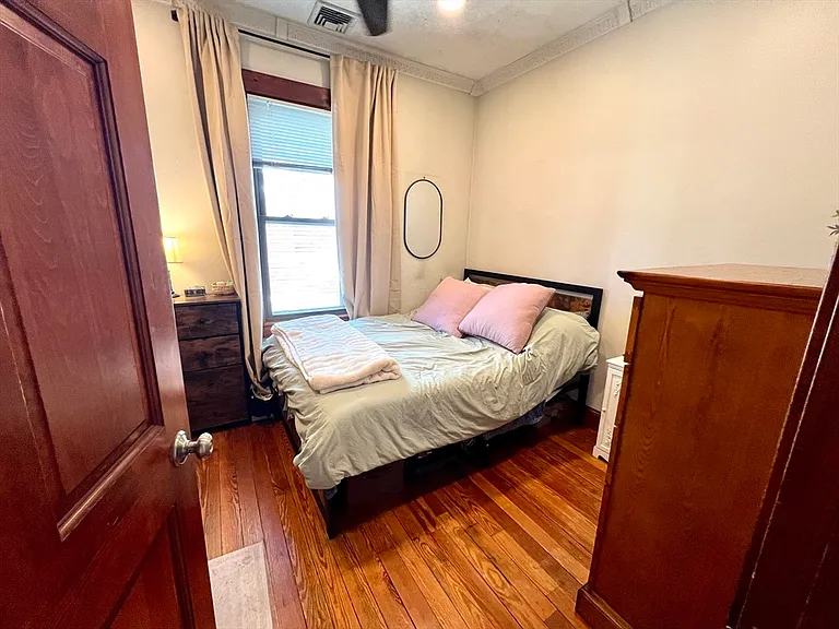 261 E St #2 — Photo 7