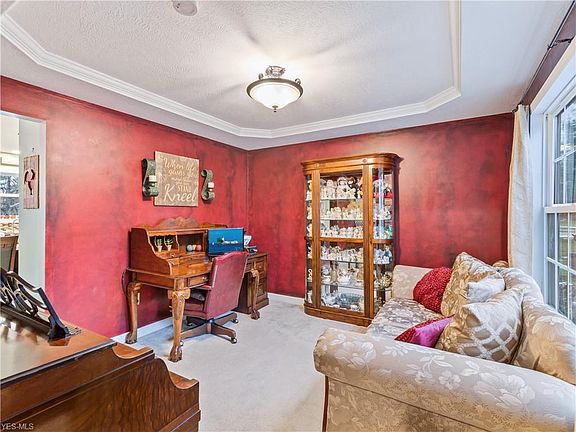 4th image of 588 Silver Creek Dr