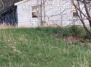 225 Woodside Dr, Radcliff, KY 40160