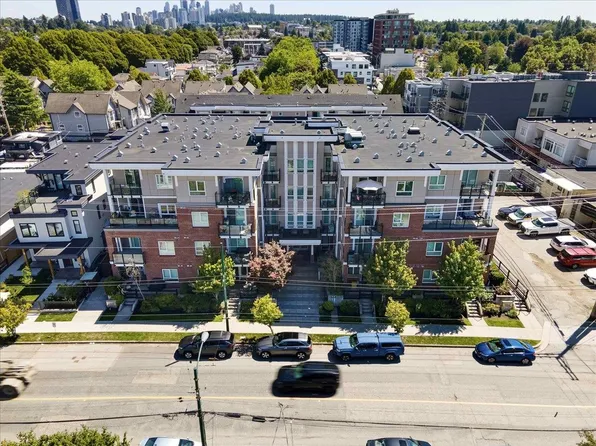 4882 Slocan St #303, Vancouver, BC V5R 2A3
