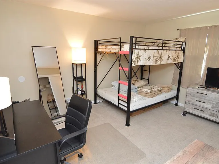 121 Seahorse Dr SE #C — Photo 36