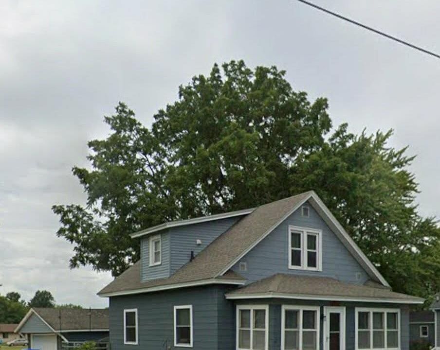 1st image of 106 7th Ave NW