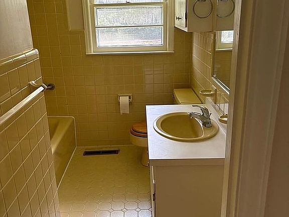 4th image of 501 N Chestnut St