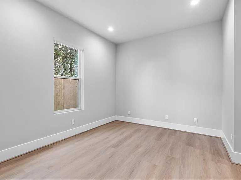1621 Wheeler St #E — Photo 8