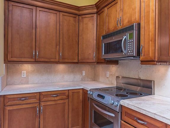 2nd image of 830 Amelia Ct NE