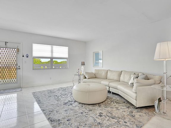 3rd image of 4021 Ventnor H Crescent #4021