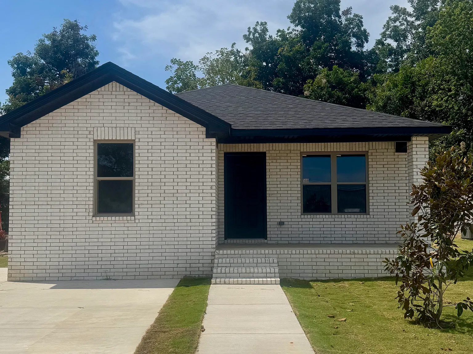 3 bed, 1350 sqft, $1,450 — Photo 1