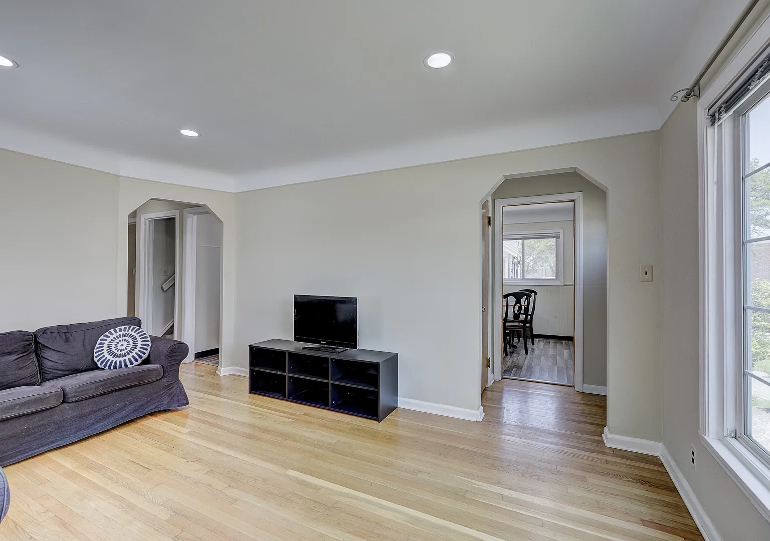 3 bed, 1121 sqft, $1,950 — Photo 2