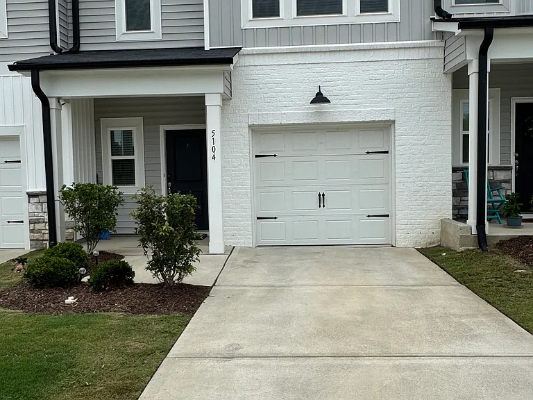 5104 Cambrey Dr — Photo 2