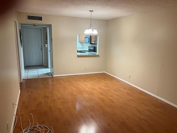 4th image of 9411 Evergreen Pl APT 206