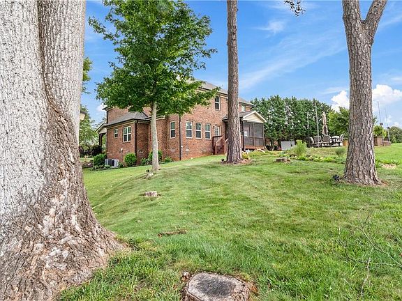 5th image of 128 Meadow Brook Ct